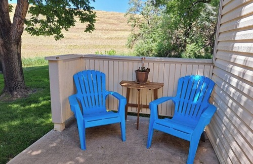 Lakewood House | Townhouse by Kendrick Lake Park with private attached garage