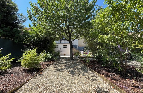 Beaumont-du-Perigord House | Townhouse with private garden and terrace in Beaumont-du-Perigord