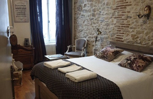 Saint-Amand-Montrond House | Townhouse In Saint-Amand-Montrond With Child Friendly, Security/Safety, Bedding/Linens