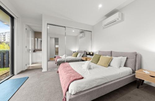 Caulfield North House | Townhouse in Caulfield with Garage
