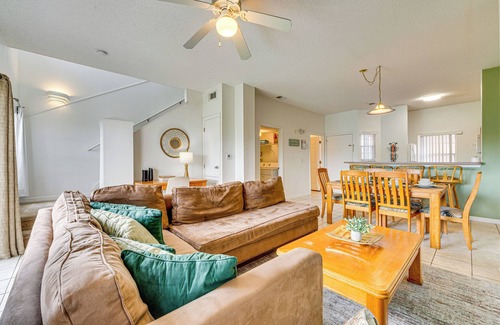 Kissimmee House | Townhouse in Lake Berkley Resort! 5 Mi to Old Town