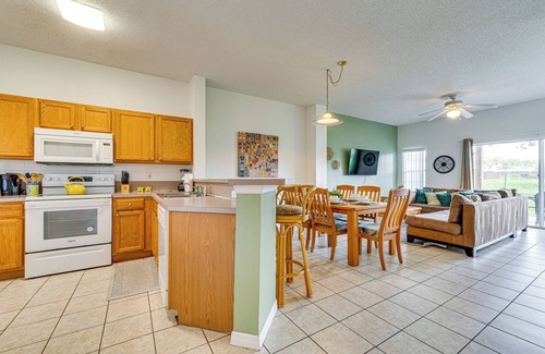 Kissimmee House | Townhouse in Lake Berkley Resort! 5 Mi to Old Town