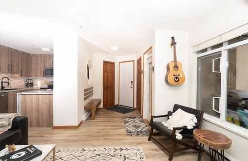 Village North House | Townhouse in Village! Private Hot tub | King Bed | Snowshoes | Free Parking
