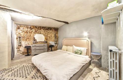 Mougins Town Centre Apartment | TOWNHOUSE MOUGINS in the old village, fantastic view, sea and mountains