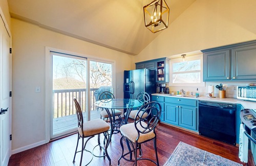 Eureka Springs House | Townhouse near Table Rock Lake with golf, tennis, views, fireplace