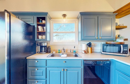 Eureka Springs House | Townhouse near Table Rock Lake with golf, tennis, views, fireplace