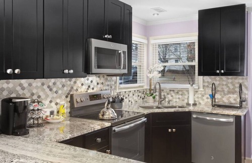 Northeast Raleigh House | Townhouse that is minutes from Downtown Raleigh