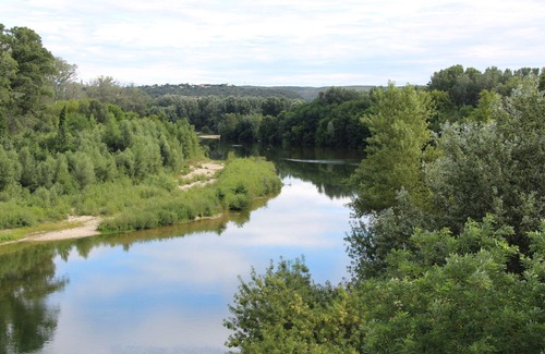 Remoulins House | Townhouse with direct view of the Gardon