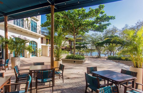 Las Catalinas House | Townhouse with Pool 2 Minute Walk to the Beach