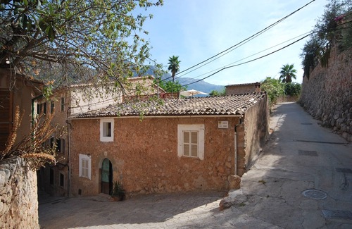 Fornalutx House | Townhouse with Roof Terrace and wifi in the centre of Fornalutx.