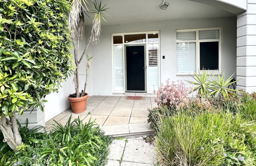 Port Melbourne Apartment | Townhouses by Readyset at Beach