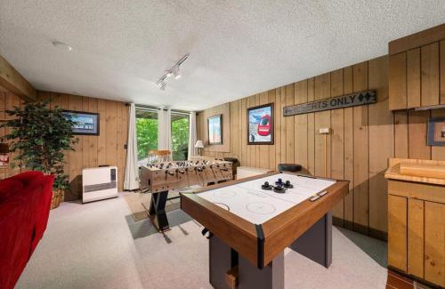 North Conway Apartment | Townhouses near White Mtn Perfect for Large Groups