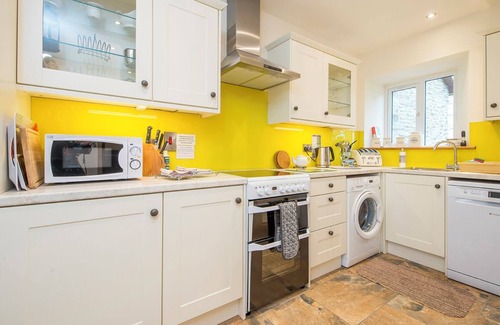 Tan-y-groes Cottage | Towy, Holiday Cottage Penwern Fach, Cenarth, Sleeps 6, 3 bedrooms, bathrooms