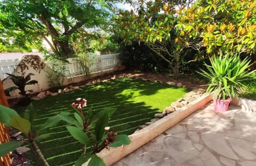 La Seyne-sur-Mer Apartment | Trés beau studio 35 M2 Entre Mer et Forêt grand jardin et douche tropicale