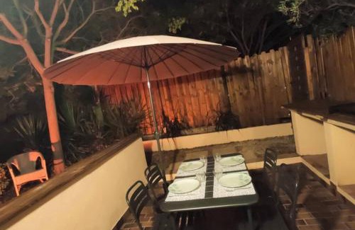 La Seyne-sur-Mer Apartment | Trés beau studio 35 M2 Entre Mer et Forêt grand jardin et douche tropicale