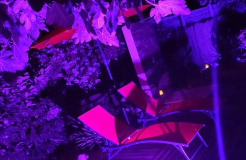 La Seyne-sur-Mer Apartment | Trés beau studio 35 M2 Entre Mer et Forêt grand jardin et douche tropicale