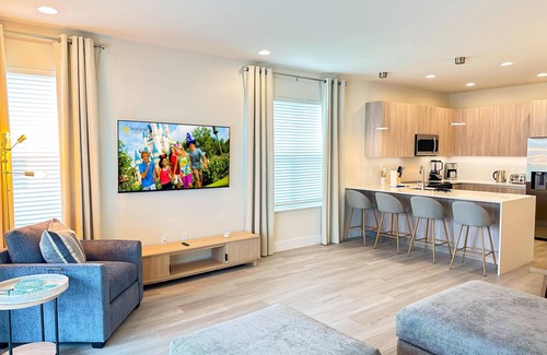 Four Corners House | TR17328SB - Stylish 4BR - Private Pool - Sleeps 10