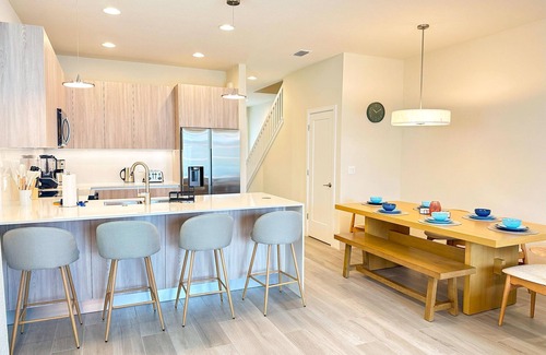 Four Corners House | TR17328SB - Stylish 4BR - Private Pool - Sleeps 10