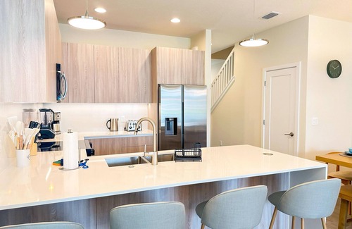 Four Corners House | TR17328SB - Stylish 4BR - Private Pool - Sleeps 10