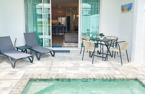 Four Corners House | TR17328SB - Stylish 4BR - Private Pool - Sleeps 10
