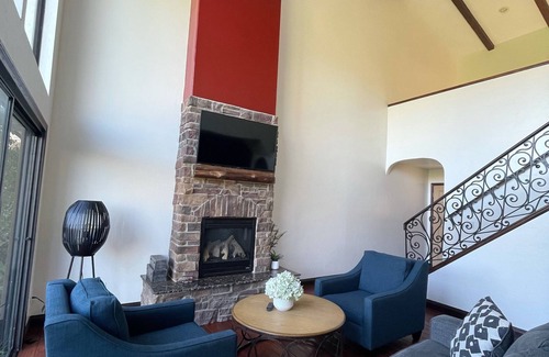 Solana Beach House | Track, Tee and Sea! On the Green, 7 min to Del Mar Race Track & beaches
