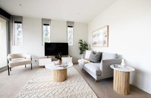 Moonee Ponds Apartment | Trackside Escape by Moonee Valley Racecourse