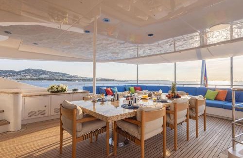 Port Hercule Boat Rental | Trackside superyacht VIP Cabin - TIAMAT