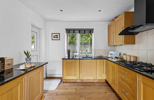 Brixham Cottage | Trade Winds - a house that sleeps 8 guests in 4 bedrooms