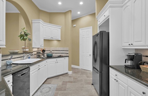 Walden on Lake Conroe House | Trader's Retreat Spacious Waterfront home with Boat slip.