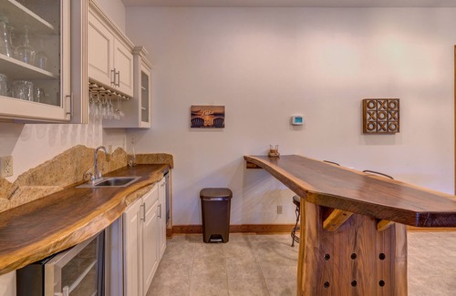 Huddleston House | Tradewind Terrace-Mtn View, Kayaks, Paddleboards, Outdoor Kitchen, Generator etc