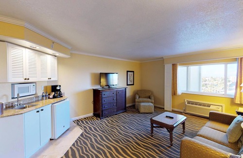St. Pete Beach Condo | TradeWinds - 1 Bedroom - Gufl Front View