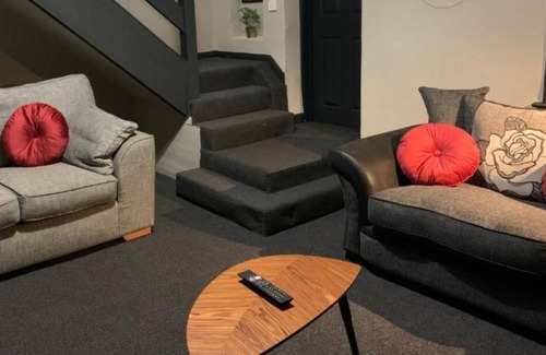 Sunderland House | Traditional 2 bed terrace with free parking & wifi