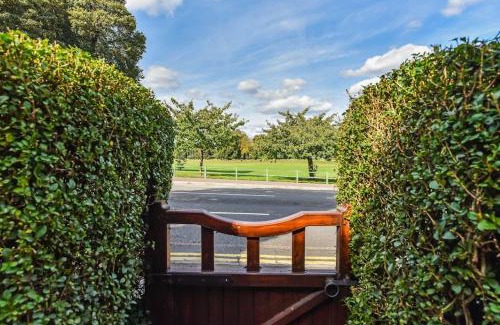 Pontcanna House | Traditional 3-Bed Property in Pontcanna with Parking