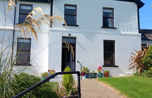 Cushendun House | Traditional 5 bedroom house overlooking Cushendun bay. Pet friendly.