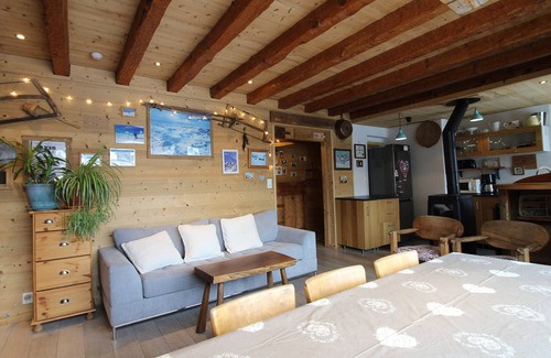 Les Almes Ski Chalet | Traditional chalet for 8, cozy with Wifi, near slopes in Tignes