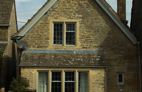 Longborough House | Traditional Cotswold stone cottage with wonderful views and log burning fires