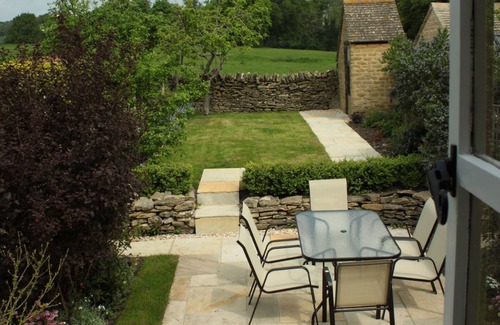 Longborough House | Traditional Cotswold stone cottage with wonderful views and log burning fires