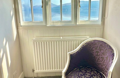 Inveraray Cottage | Traditional Cottage by Loch Fyne, Inveraray with Breathtaking Views
