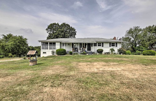 De Soto House | Traditional Country Home in De Soto w/Yard!