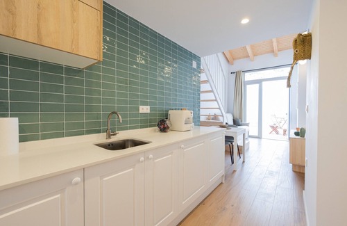 En Corts Apartment | Traditional Valencian House with Shared Terrace I by Florit Flats