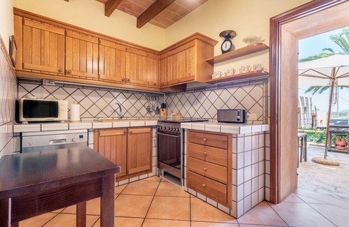 Manacor Villa | Traditional Finca with Wi-Fi, Air Conditioning, Garden & Pool