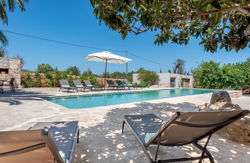 Manacor Villa | Traditional Finca with Wi-Fi, Air Conditioning, Garden & Pool