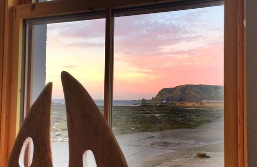 Gardenstown Cottage | Traditional Fisherman's Cottage directly on the sea wall.
