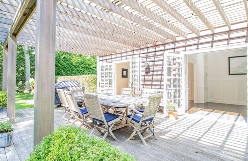 Sagaponack House | Traditional house, open floor and spacious living, formal dining room,.