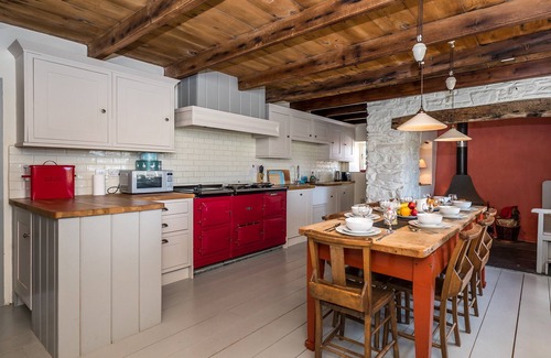 St Brides Cottage | Traditional Pembrokeshire Farm Cottage between St Davids and Whitesands Beach.
