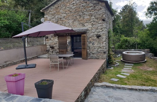 Cambia House | TRADITIONAL RESTORED STONE HOUSE ON RIVERSIDE
