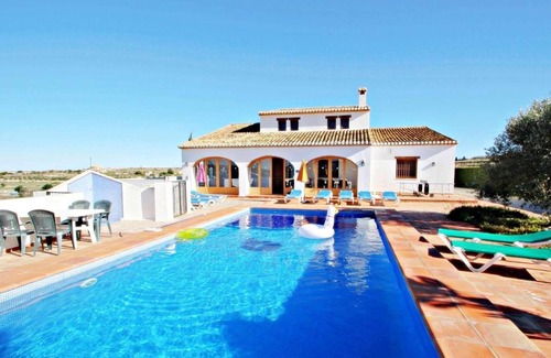 Fustera Villa | Traditional Spanish 5 bed villa with A/C and pool