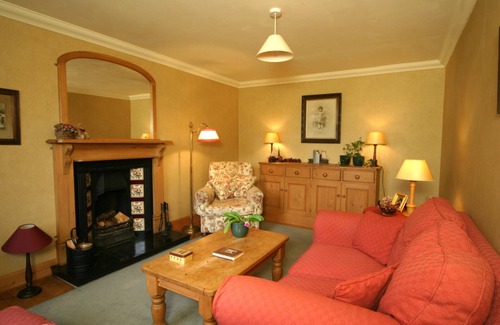 Cairndow Cottage | Traditional Springburn cottage, Loch Fyne 50m, sleeps 5