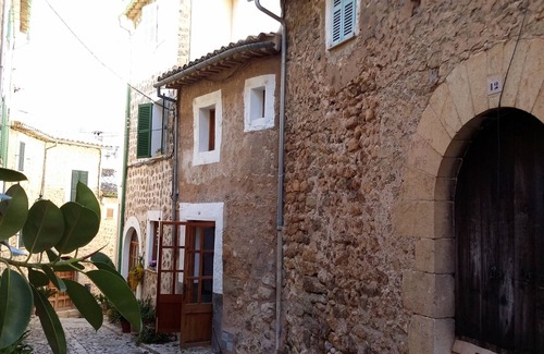 Biniaraix House | Traditional Stone Townhouse, Quiet location with Stunning Mountain Views