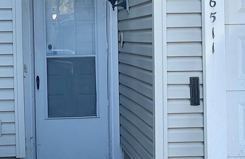 Grandview House | Traditional Updated Townhome - sleeps 12, 4 sleep spaces